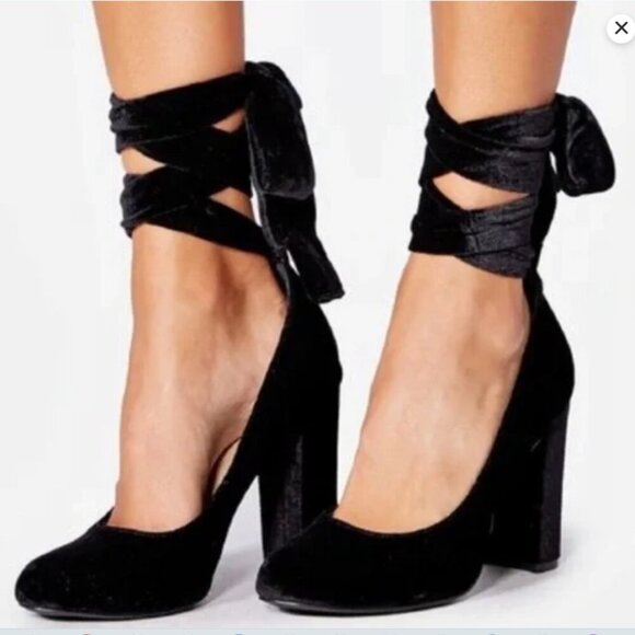 Black velvet block heal with lace up leg - Picture 1 of 7